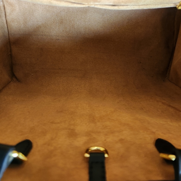 New black Louis Vuitton on the go Bag 2400 retail is 3440 - Picture 2 of 9